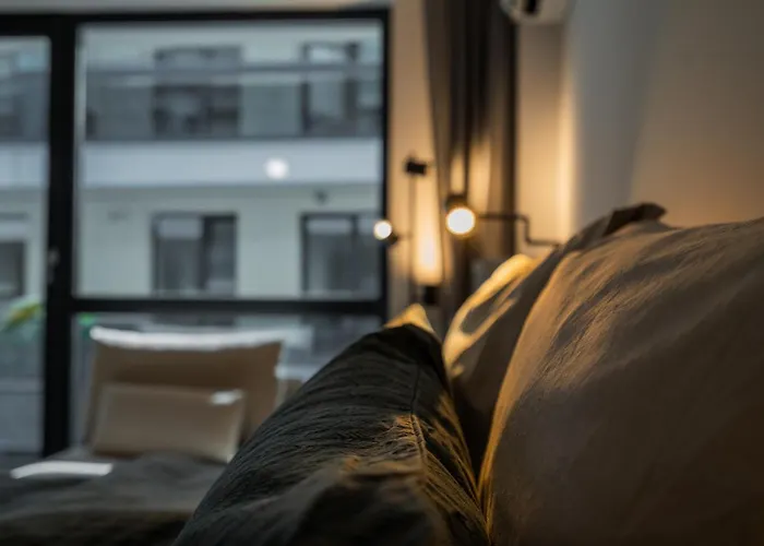 G34 - Modern @ Parliament Apartment